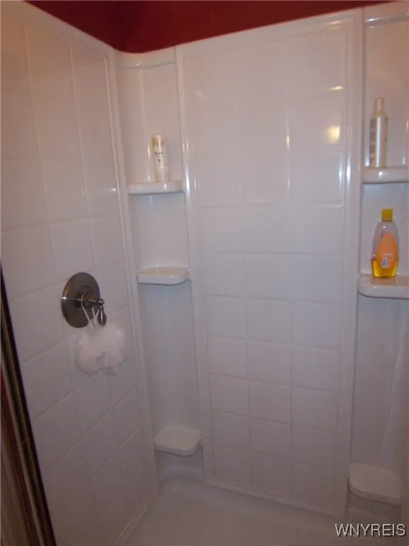 8330 Greiner Road, Clarence, New York 14221, Clarence, New York 14221, 3 Bedrooms Bedrooms, 6 Rooms Rooms,2 BathroomsBathrooms,Residential,Closed,8330 Greiner Road, Clarence, New York 14221,B1611125