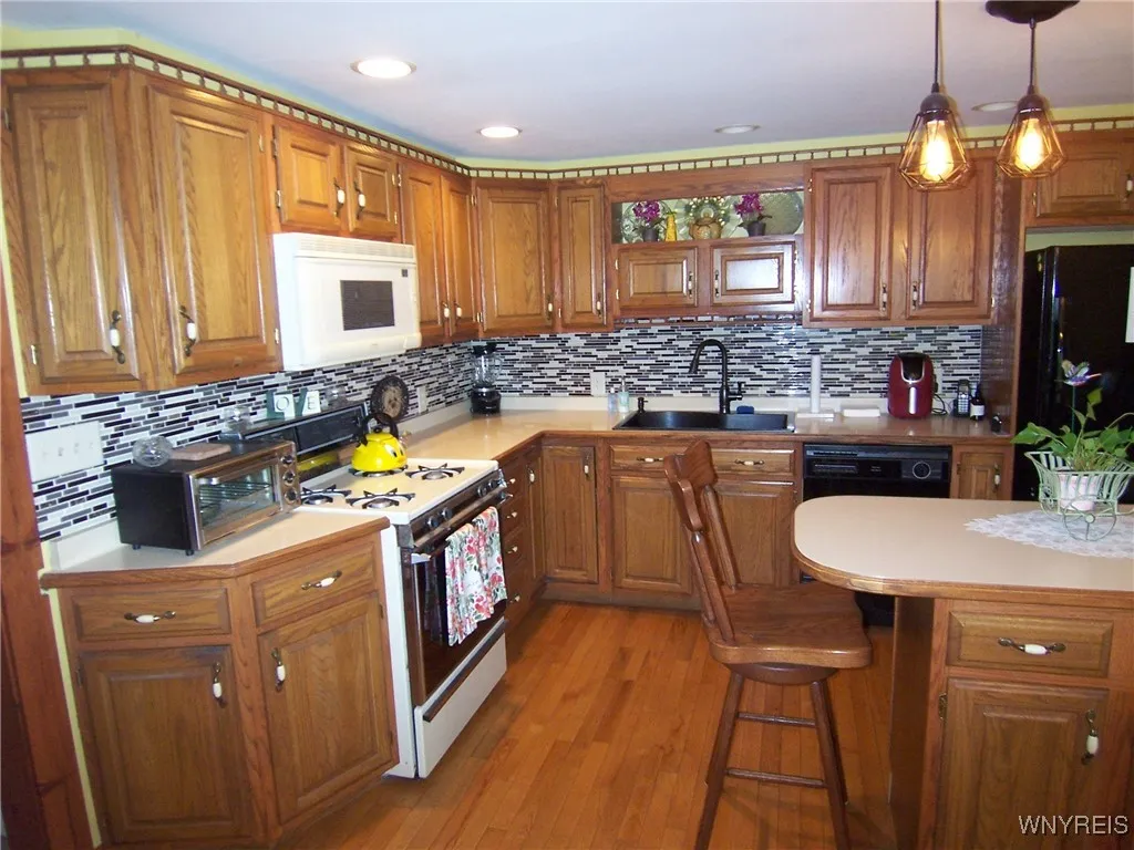 8330 Greiner Road, Clarence, New York 14221, Clarence, New York 14221, 3 Bedrooms Bedrooms, 6 Rooms Rooms,2 BathroomsBathrooms,Residential,Closed,8330 Greiner Road, Clarence, New York 14221,B1611125