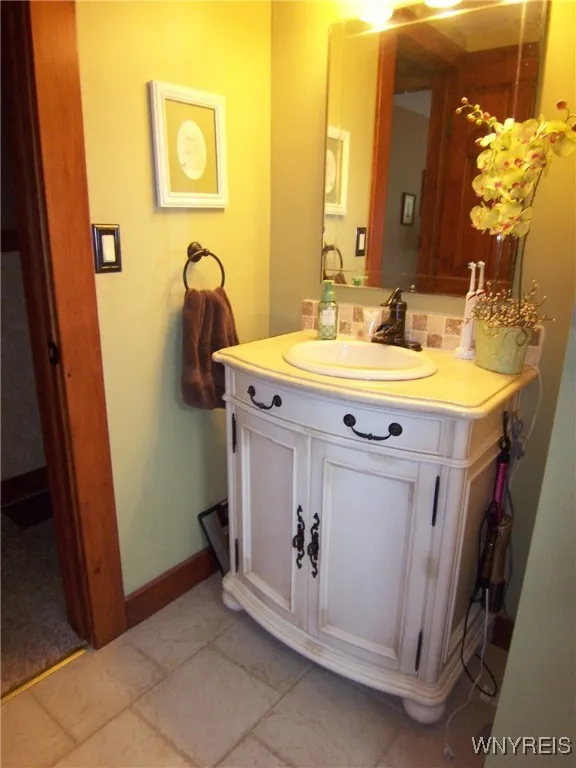 8330 Greiner Road, Clarence, New York 14221, Clarence, New York 14221, 3 Bedrooms Bedrooms, 6 Rooms Rooms,2 BathroomsBathrooms,Residential,Closed,8330 Greiner Road, Clarence, New York 14221,B1611125