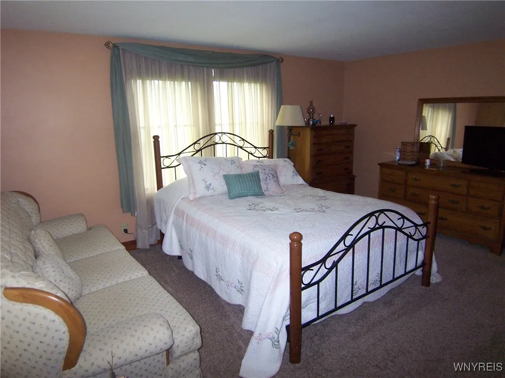8330 Greiner Road, Clarence, New York 14221, Clarence, New York 14221, 3 Bedrooms Bedrooms, 6 Rooms Rooms,2 BathroomsBathrooms,Residential,Closed,8330 Greiner Road, Clarence, New York 14221,B1611125