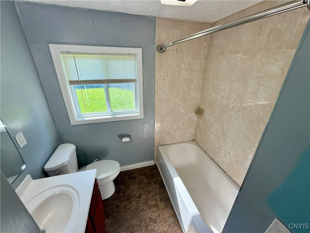 114 Grandy Drive, Salina, New York 13088, Salina, New York 13088, 3 Bedrooms Bedrooms, 4 Rooms Rooms,1 BathroomBathrooms,Residential Lease,Closed,114 Grandy Drive, Salina, New York 13088,S1611157