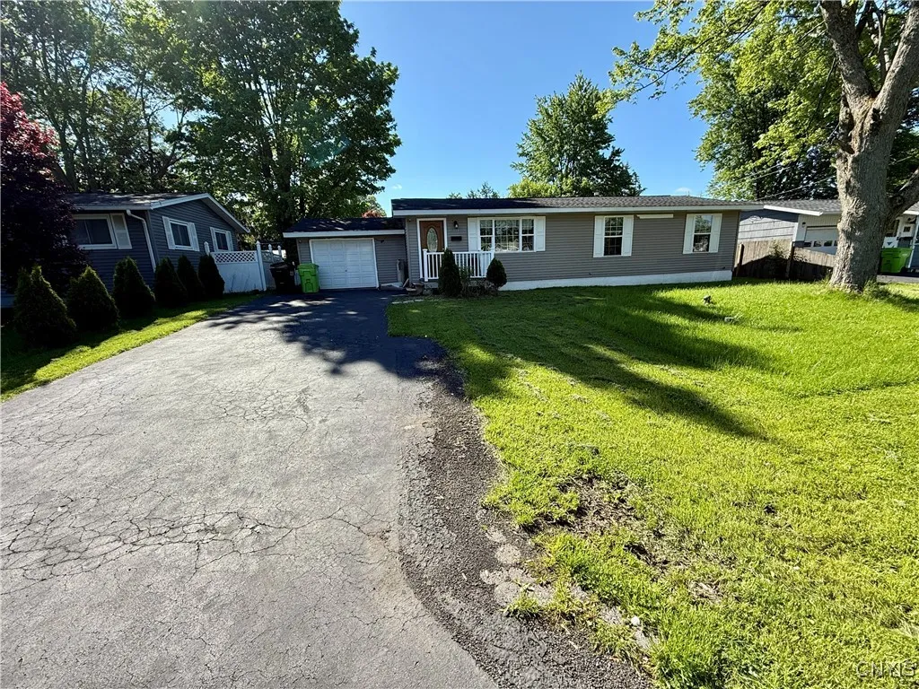 114 Grandy Drive, Salina, New York 13088, Salina, New York 13088, 3 Bedrooms Bedrooms, 4 Rooms Rooms,1 BathroomBathrooms,Residential Lease,Closed,114 Grandy Drive, Salina, New York 13088,S1611157