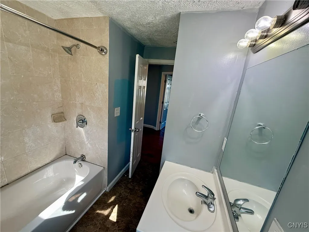 114 Grandy Drive, Salina, New York 13088, Salina, New York 13088, 3 Bedrooms Bedrooms, 4 Rooms Rooms,1 BathroomBathrooms,Residential Lease,Closed,114 Grandy Drive, Salina, New York 13088,S1611157