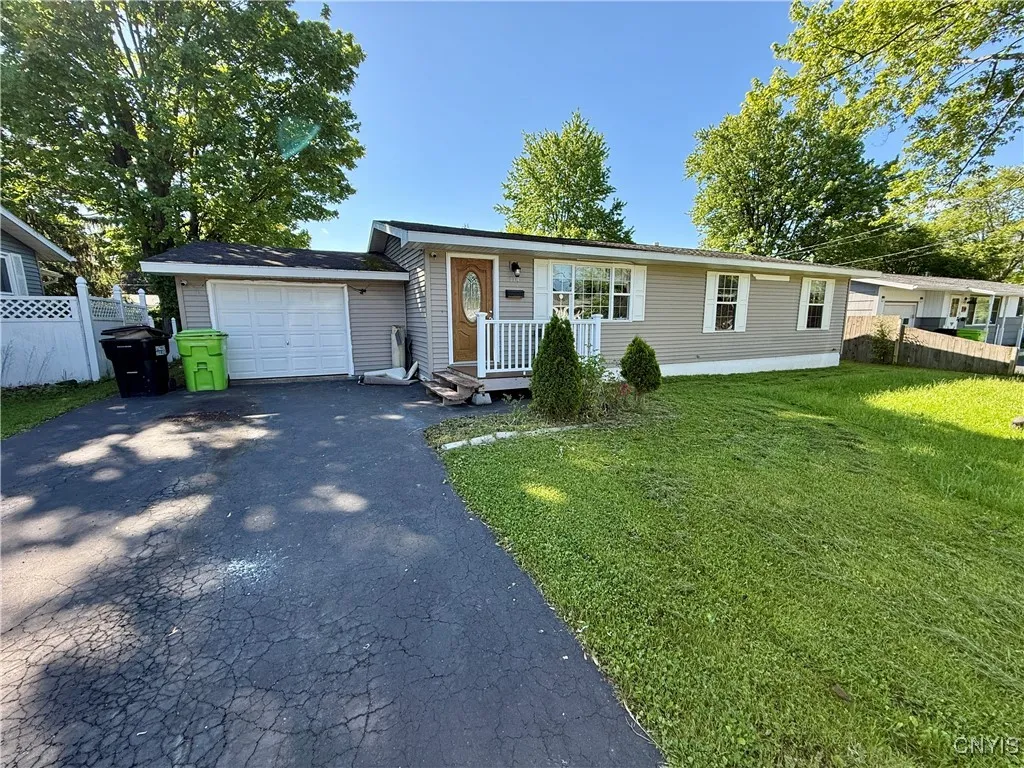 114 Grandy Drive, Salina, New York 13088, Salina, New York 13088, 3 Bedrooms Bedrooms, 4 Rooms Rooms,1 BathroomBathrooms,Residential Lease,Closed,114 Grandy Drive, Salina, New York 13088,S1611157