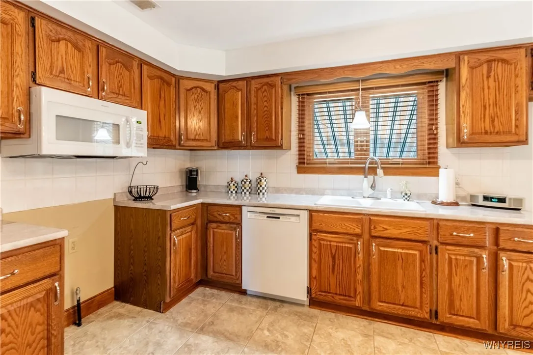 291 Everett Place, Tonawanda-town, New York 14150, Tonawanda, New York 14150, 3 Bedrooms Bedrooms, 7 Rooms Rooms,1 BathroomBathrooms,Residential,Closed,291 Everett Place, Tonawanda-town, New York 14150,0,B1608154