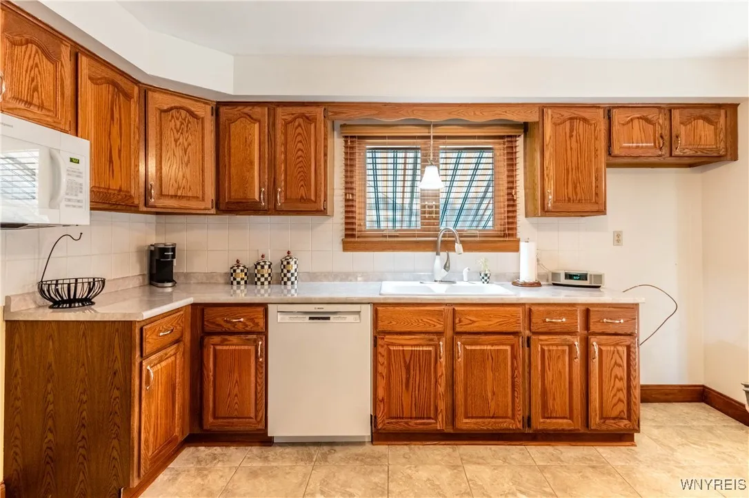 291 Everett Place, Tonawanda-town, New York 14150, Tonawanda, New York 14150, 3 Bedrooms Bedrooms, 7 Rooms Rooms,1 BathroomBathrooms,Residential,Closed,291 Everett Place, Tonawanda-town, New York 14150,0,B1608154