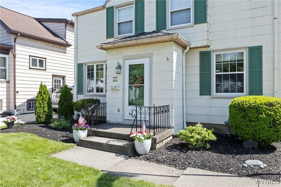 111 Legion Drive, Tonawanda-town, New York 14217, Tonawanda, New York 14217, 4 Bedrooms Bedrooms, 8 Rooms Rooms,1 BathroomBathrooms,Residential,Closed,111 Legion Drive, Tonawanda-town, New York 14217,B1611222