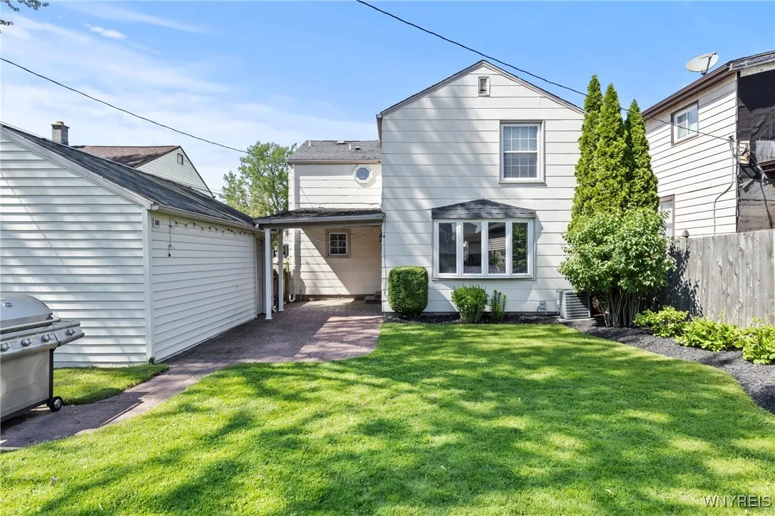 111 Legion Drive, Tonawanda-town, New York 14217, Tonawanda, New York 14217, 4 Bedrooms Bedrooms, 8 Rooms Rooms,1 BathroomBathrooms,Residential,Closed,111 Legion Drive, Tonawanda-town, New York 14217,B1611222