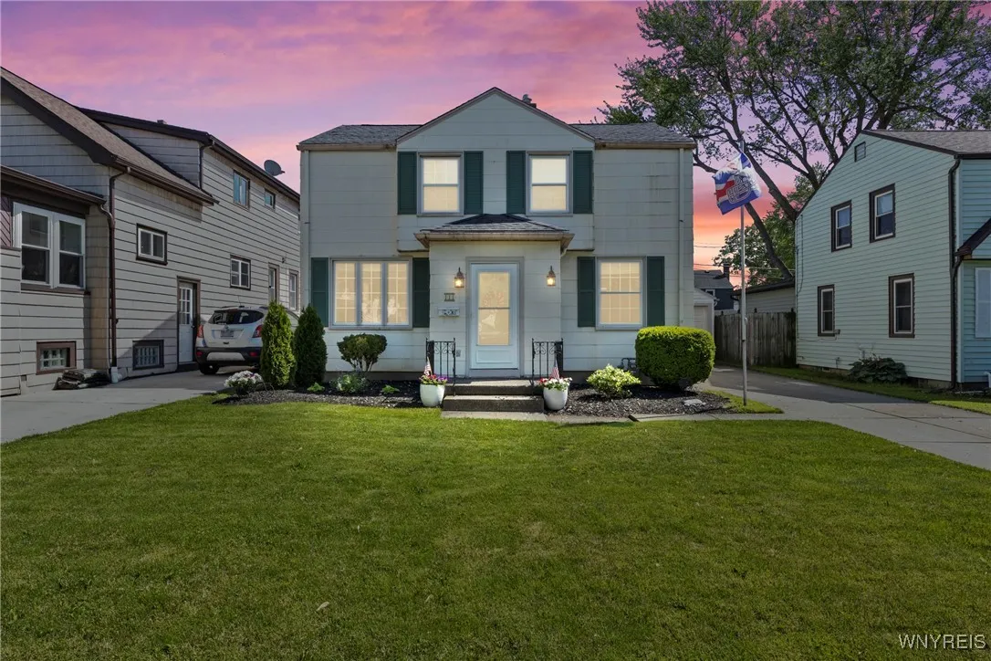 111 Legion Drive, Tonawanda-town, New York 14217, Tonawanda, New York 14217, 4 Bedrooms Bedrooms, 8 Rooms Rooms,1 BathroomBathrooms,Residential,Closed,111 Legion Drive, Tonawanda-town, New York 14217,B1611222