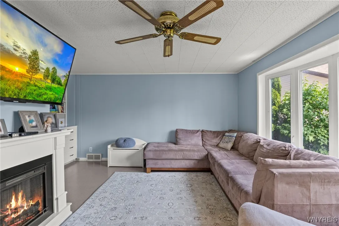 111 Legion Drive, Tonawanda-town, New York 14217, Tonawanda, New York 14217, 4 Bedrooms Bedrooms, 8 Rooms Rooms,1 BathroomBathrooms,Residential,Closed,111 Legion Drive, Tonawanda-town, New York 14217,B1611222