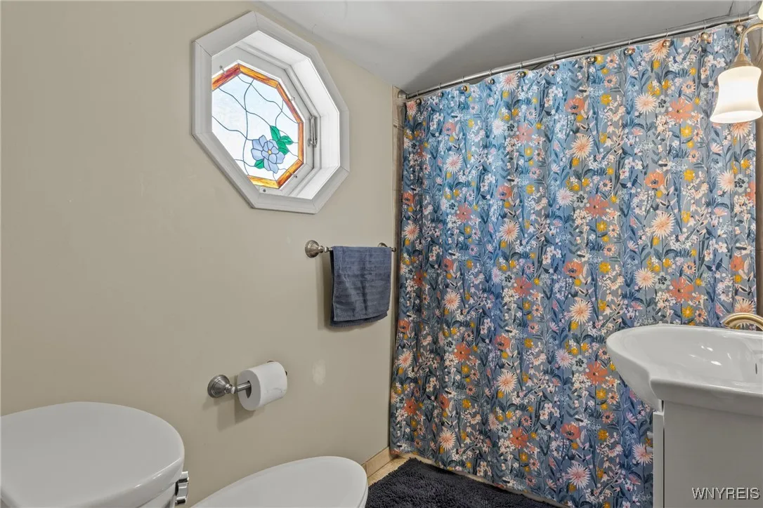 111 Legion Drive, Tonawanda-town, New York 14217, Tonawanda, New York 14217, 4 Bedrooms Bedrooms, 8 Rooms Rooms,1 BathroomBathrooms,Residential,Closed,111 Legion Drive, Tonawanda-town, New York 14217,B1611222