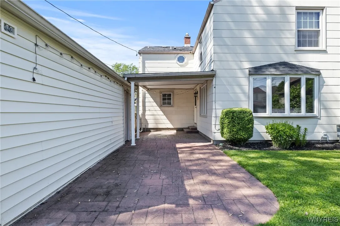 111 Legion Drive, Tonawanda-town, New York 14217, Tonawanda, New York 14217, 4 Bedrooms Bedrooms, 8 Rooms Rooms,1 BathroomBathrooms,Residential,Closed,111 Legion Drive, Tonawanda-town, New York 14217,B1611222