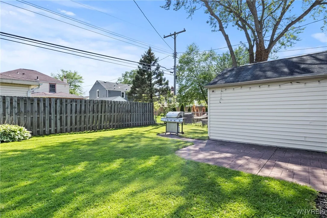 111 Legion Drive, Tonawanda-town, New York 14217, Tonawanda, New York 14217, 4 Bedrooms Bedrooms, 8 Rooms Rooms,1 BathroomBathrooms,Residential,Closed,111 Legion Drive, Tonawanda-town, New York 14217,B1611222