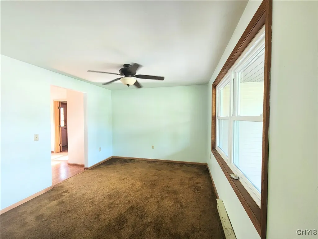 Dining Room 10' x 12' overlooks front porch