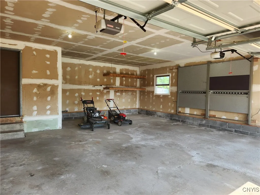 Oversized 2-car garage
