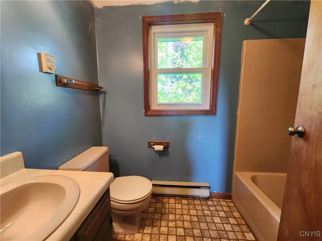 2nd floor Hall bath 5' x 7.5'