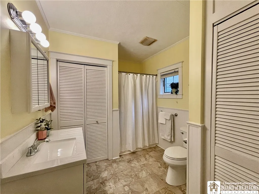 137 Weeks Street, Jamestown, New York 14701, Jamestown, New York 14701, 3 Bedrooms Bedrooms, 9 Rooms Rooms,2 BathroomsBathrooms,Residential,Closed,137 Weeks Street, Jamestown, New York 14701,0,R1606717