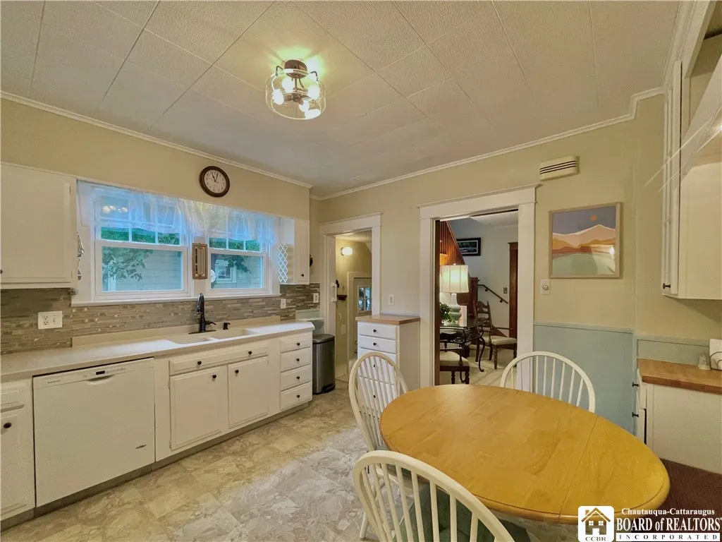 137 Weeks Street, Jamestown, New York 14701, Jamestown, New York 14701, 3 Bedrooms Bedrooms, 9 Rooms Rooms,2 BathroomsBathrooms,Residential,Closed,137 Weeks Street, Jamestown, New York 14701,0,R1606717