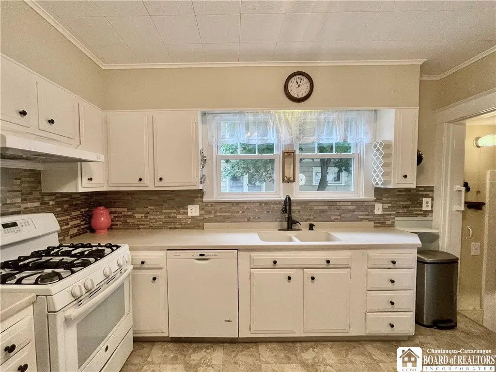 137 Weeks Street, Jamestown, New York 14701, Jamestown, New York 14701, 3 Bedrooms Bedrooms, 9 Rooms Rooms,2 BathroomsBathrooms,Residential,Closed,137 Weeks Street, Jamestown, New York 14701,0,R1606717