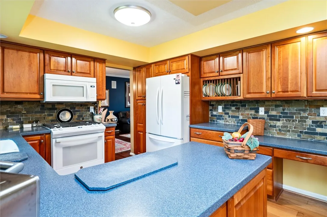 41 Pond Valley Circle, Penfield, New York 14526, Penfield, New York 14526, 3 Bedrooms Bedrooms, 7 Rooms Rooms,2 BathroomsBathrooms,Residential,Closed,41 Pond Valley Circle, Penfield, New York 14526,R1609501