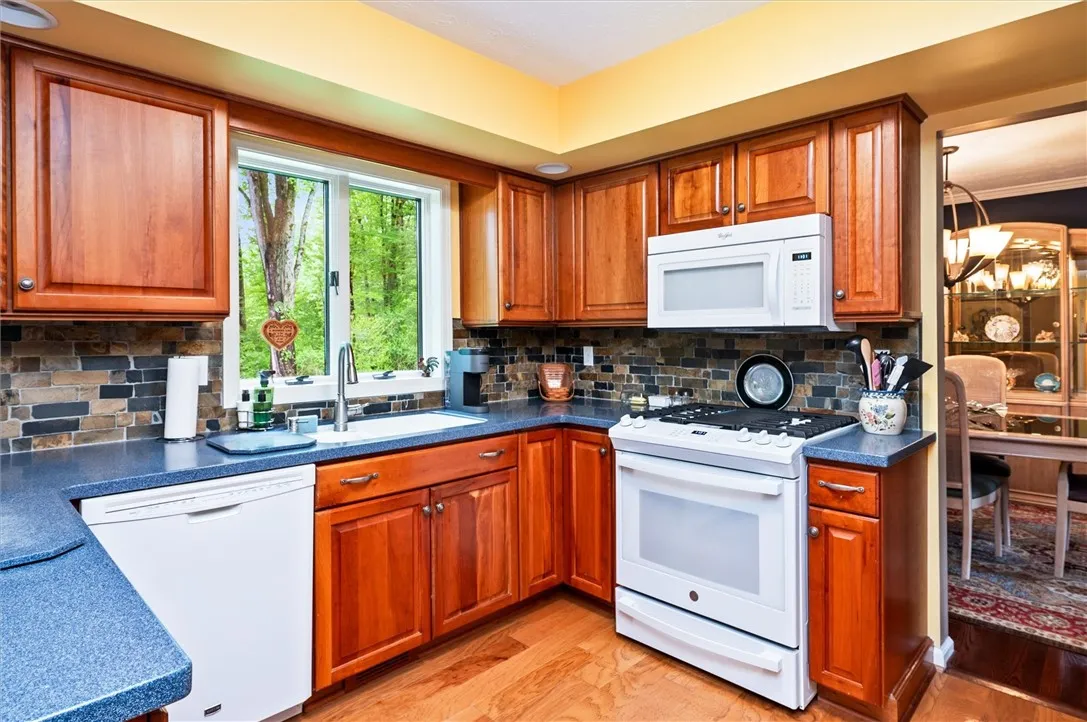 41 Pond Valley Circle, Penfield, New York 14526, Penfield, New York 14526, 3 Bedrooms Bedrooms, 7 Rooms Rooms,2 BathroomsBathrooms,Residential,Closed,41 Pond Valley Circle, Penfield, New York 14526,R1609501