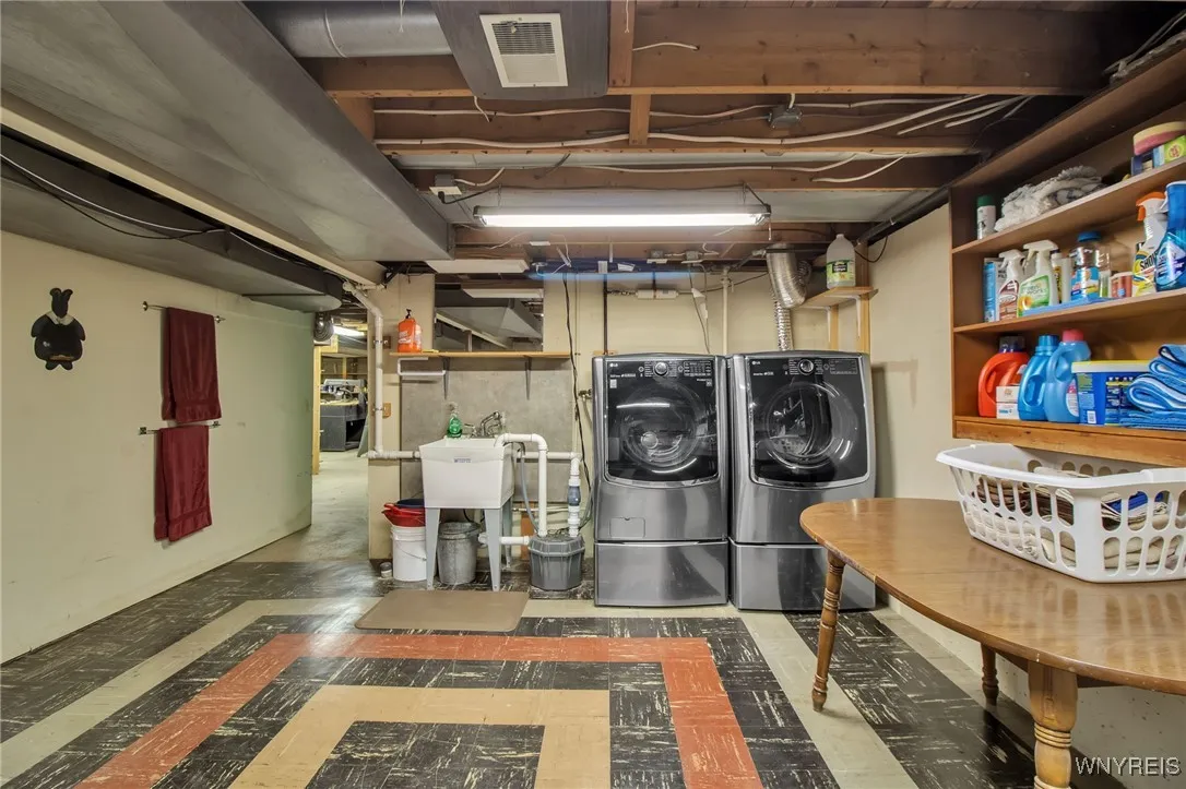 187 Hi View Terrace, West Seneca, New York 14224, West Seneca, New York 14224, 3 Bedrooms Bedrooms, 7 Rooms Rooms,1 BathroomBathrooms,Residential,Closed,187 Hi View Terrace, West Seneca, New York 14224,B1611234
