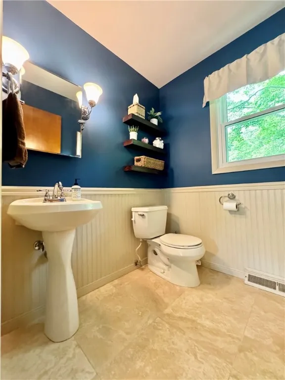 7 Overbrook Drive, Owego, New York 13732, Owego, New York 13732, 3 Bedrooms Bedrooms, 9 Rooms Rooms,1 BathroomBathrooms,Residential,Closed,7 Overbrook Drive, Owego, New York 13732,R1605882
