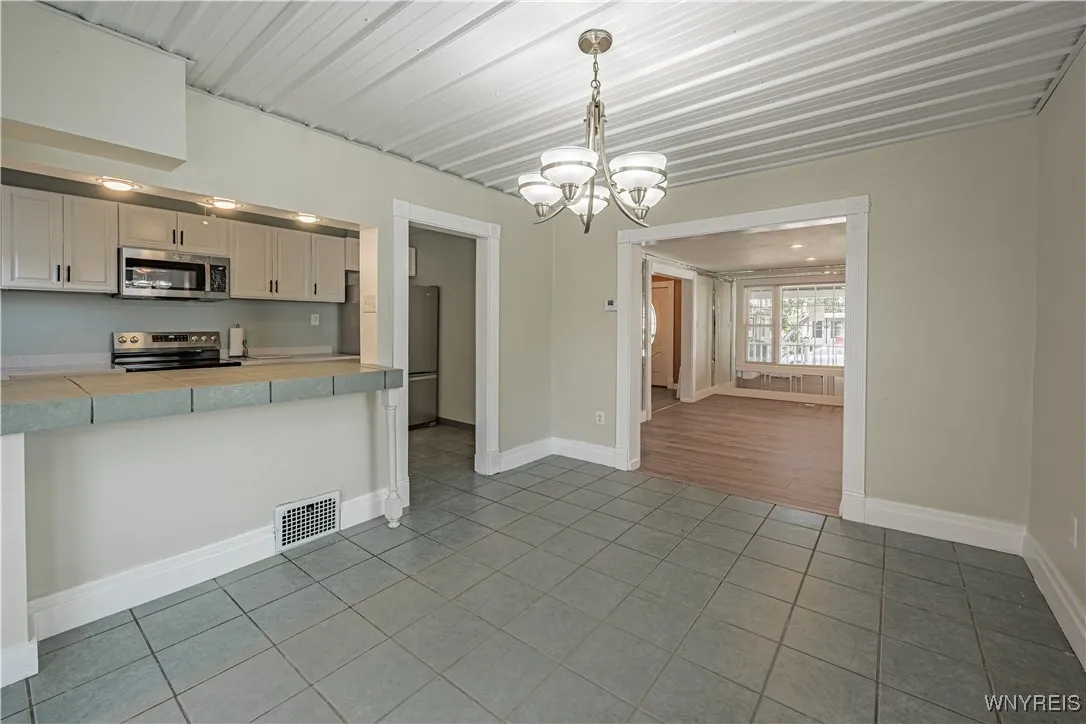 2423 Whitney Avenue, Niagara Falls, New York 14301, Niagara Falls, New York 14301, 4 Bedrooms Bedrooms, 7 Rooms Rooms,2 BathroomsBathrooms,Residential,Closed,2423 Whitney Avenue, Niagara Falls, New York 14301,B1610545