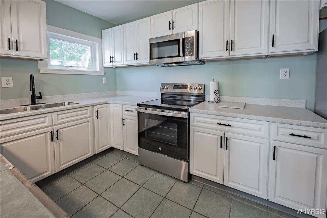 2423 Whitney Avenue, Niagara Falls, New York 14301, Niagara Falls, New York 14301, 4 Bedrooms Bedrooms, 7 Rooms Rooms,2 BathroomsBathrooms,Residential,Closed,2423 Whitney Avenue, Niagara Falls, New York 14301,B1610545
