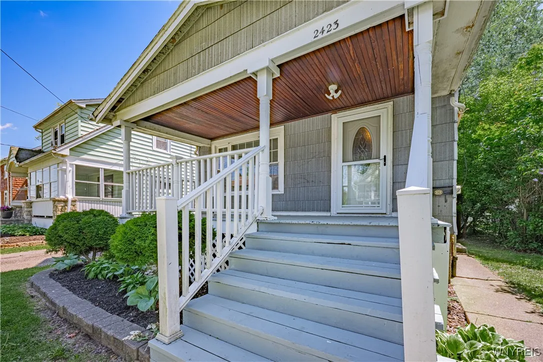 2423 Whitney Avenue, Niagara Falls, New York 14301, Niagara Falls, New York 14301, 4 Bedrooms Bedrooms, 7 Rooms Rooms,2 BathroomsBathrooms,Residential,Closed,2423 Whitney Avenue, Niagara Falls, New York 14301,B1610545