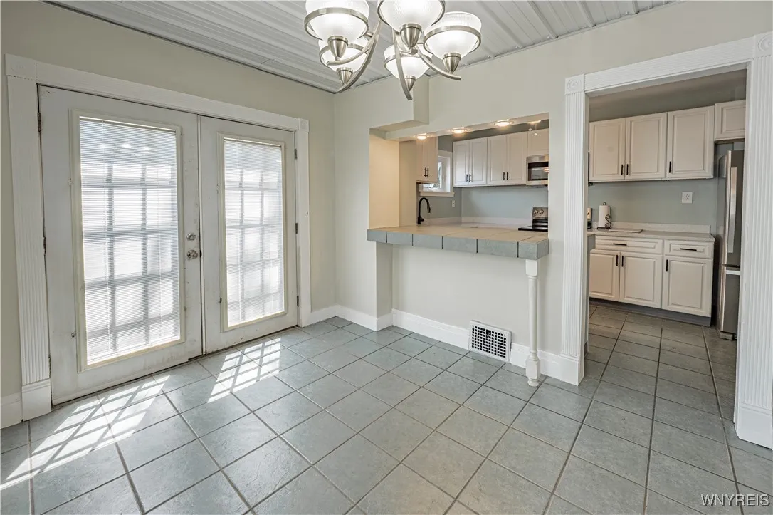 2423 Whitney Avenue, Niagara Falls, New York 14301, Niagara Falls, New York 14301, 4 Bedrooms Bedrooms, 7 Rooms Rooms,2 BathroomsBathrooms,Residential,Closed,2423 Whitney Avenue, Niagara Falls, New York 14301,B1610545
