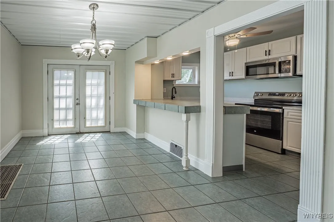 2423 Whitney Avenue, Niagara Falls, New York 14301, Niagara Falls, New York 14301, 4 Bedrooms Bedrooms, 7 Rooms Rooms,2 BathroomsBathrooms,Residential,Closed,2423 Whitney Avenue, Niagara Falls, New York 14301,B1610545