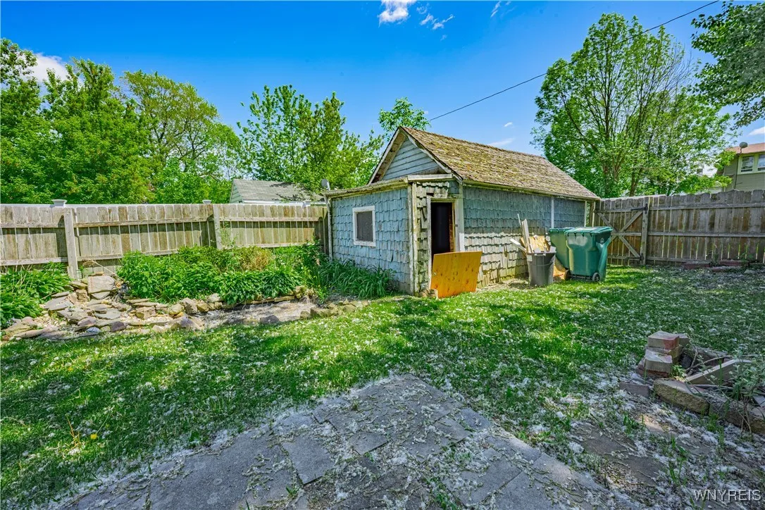 2423 Whitney Avenue, Niagara Falls, New York 14301, Niagara Falls, New York 14301, 4 Bedrooms Bedrooms, 7 Rooms Rooms,2 BathroomsBathrooms,Residential,Closed,2423 Whitney Avenue, Niagara Falls, New York 14301,B1610545
