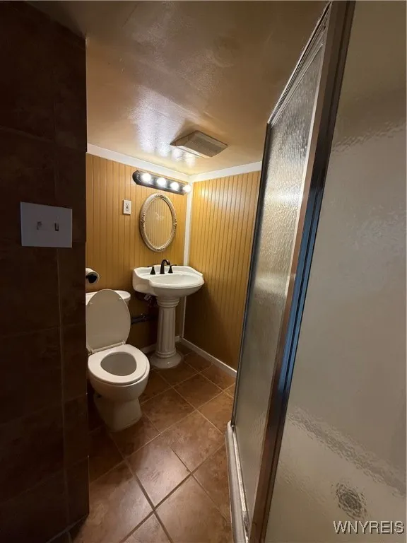 2423 Whitney Avenue, Niagara Falls, New York 14301, Niagara Falls, New York 14301, 4 Bedrooms Bedrooms, 7 Rooms Rooms,2 BathroomsBathrooms,Residential,Closed,2423 Whitney Avenue, Niagara Falls, New York 14301,B1610545