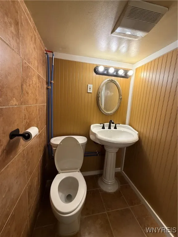 2423 Whitney Avenue, Niagara Falls, New York 14301, Niagara Falls, New York 14301, 4 Bedrooms Bedrooms, 7 Rooms Rooms,2 BathroomsBathrooms,Residential,Closed,2423 Whitney Avenue, Niagara Falls, New York 14301,B1610545