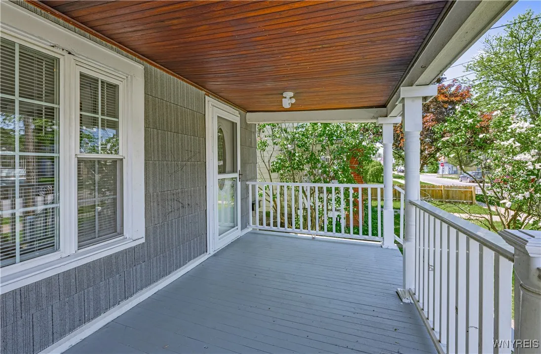 2423 Whitney Avenue, Niagara Falls, New York 14301, Niagara Falls, New York 14301, 4 Bedrooms Bedrooms, 7 Rooms Rooms,2 BathroomsBathrooms,Residential,Closed,2423 Whitney Avenue, Niagara Falls, New York 14301,B1610545