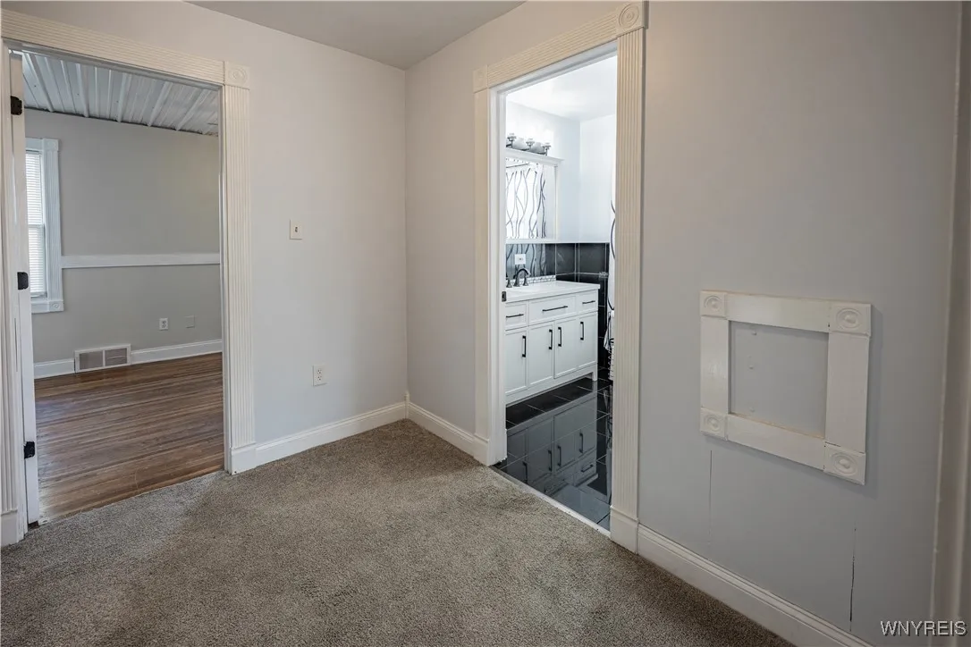 2423 Whitney Avenue, Niagara Falls, New York 14301, Niagara Falls, New York 14301, 4 Bedrooms Bedrooms, 7 Rooms Rooms,2 BathroomsBathrooms,Residential,Closed,2423 Whitney Avenue, Niagara Falls, New York 14301,B1610545