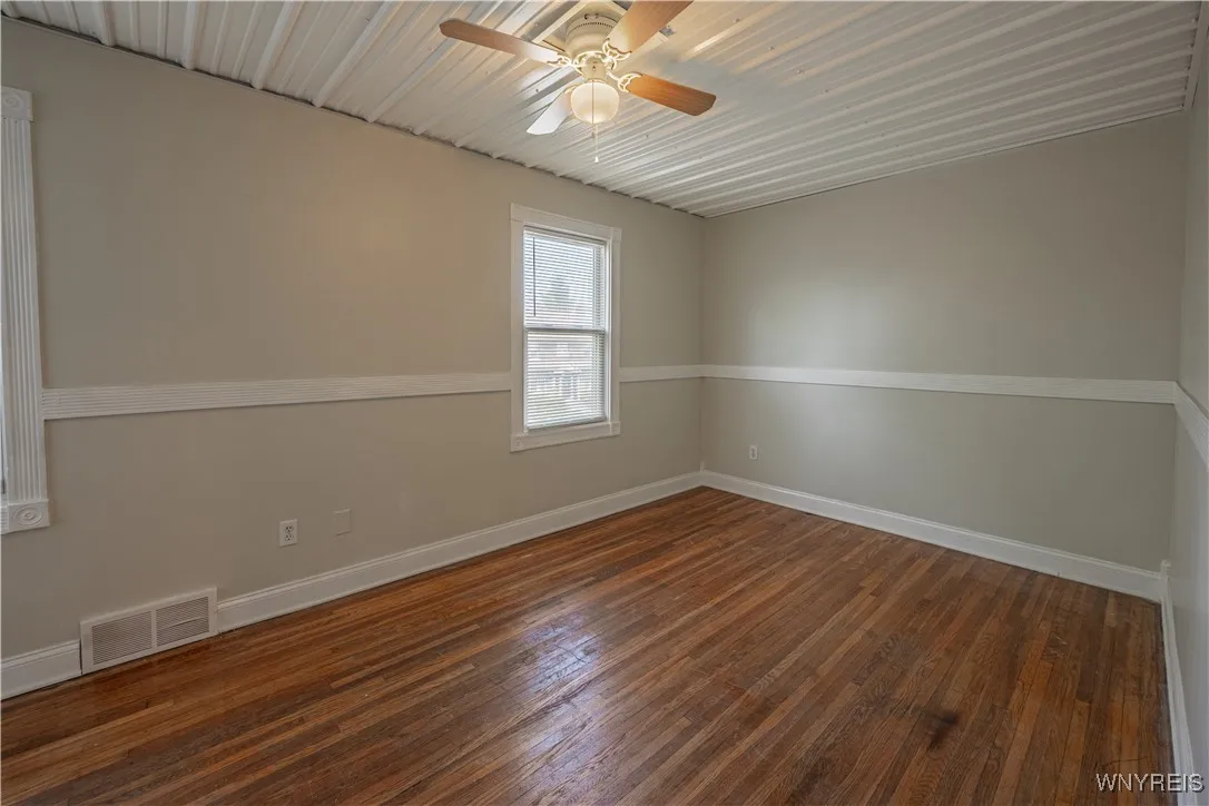 2423 Whitney Avenue, Niagara Falls, New York 14301, Niagara Falls, New York 14301, 4 Bedrooms Bedrooms, 7 Rooms Rooms,2 BathroomsBathrooms,Residential,Closed,2423 Whitney Avenue, Niagara Falls, New York 14301,B1610545