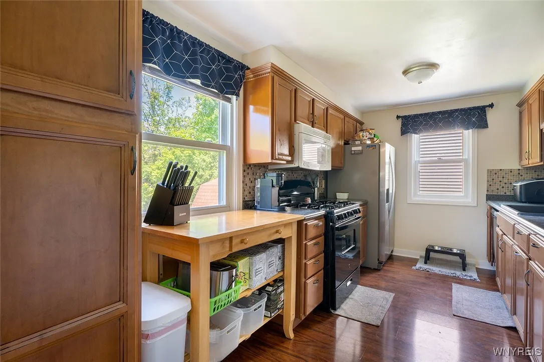 5104 Morgan Parkway, Hamburg, New York 14075, Hamburg, New York 14075, 3 Bedrooms Bedrooms, 6 Rooms Rooms,1 BathroomBathrooms,Residential,Closed,5104 Morgan Parkway, Hamburg, New York 14075,B1610498