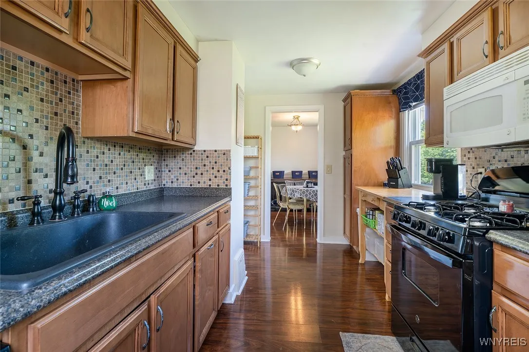 5104 Morgan Parkway, Hamburg, New York 14075, Hamburg, New York 14075, 3 Bedrooms Bedrooms, 6 Rooms Rooms,1 BathroomBathrooms,Residential,Closed,5104 Morgan Parkway, Hamburg, New York 14075,B1610498