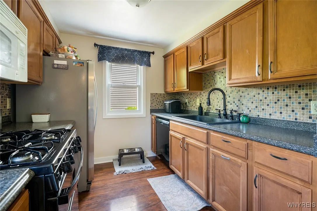 5104 Morgan Parkway, Hamburg, New York 14075, Hamburg, New York 14075, 3 Bedrooms Bedrooms, 6 Rooms Rooms,1 BathroomBathrooms,Residential,Closed,5104 Morgan Parkway, Hamburg, New York 14075,B1610498