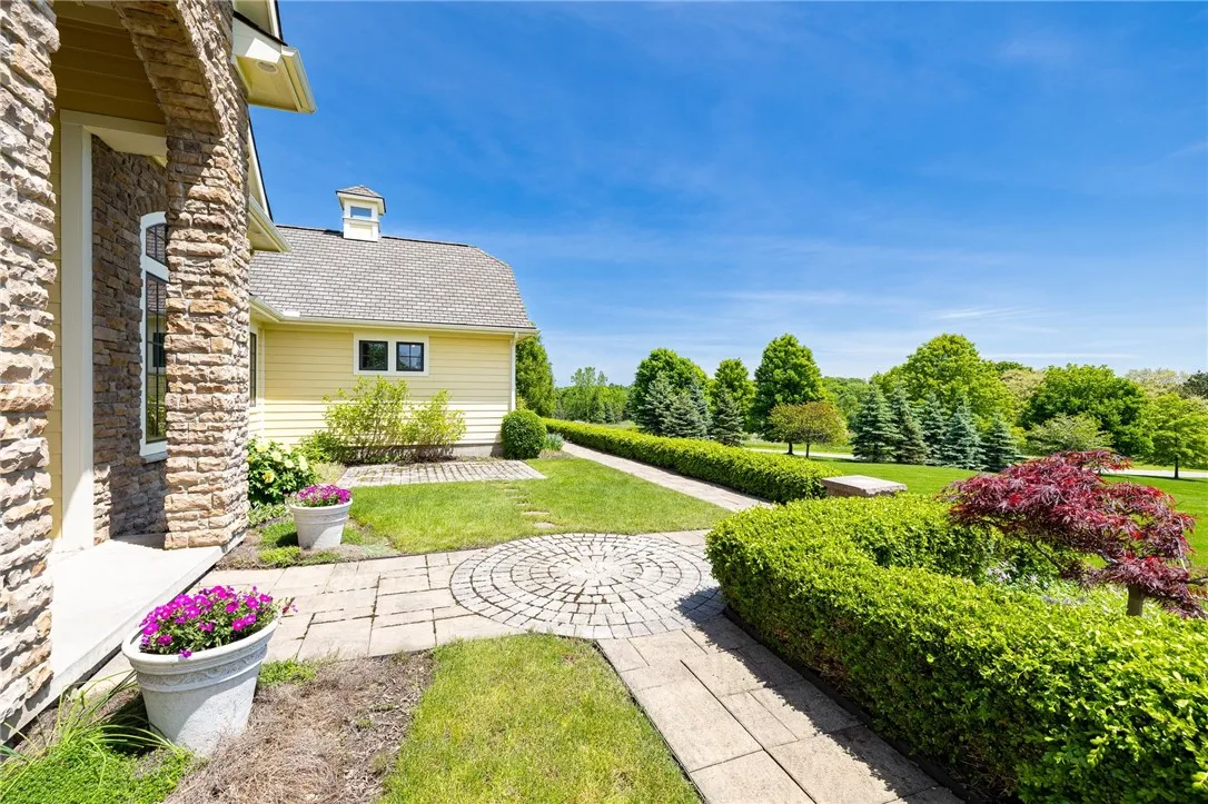 1 Holly Hill, Mendon, New York 14472, Mendon, New York 14472, 3 Bedrooms Bedrooms, 7 Rooms Rooms,2 BathroomsBathrooms,Residential,Closed,1 Holly Hill, Mendon, New York 14472,R1610911