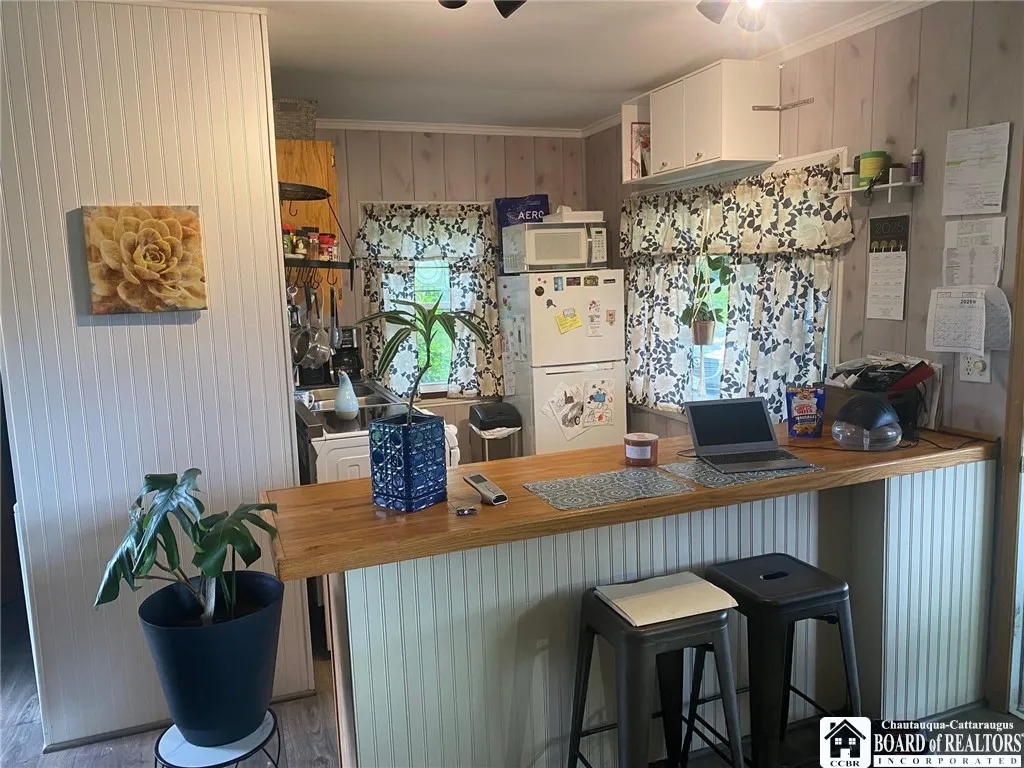 EAT IN KITCHEN