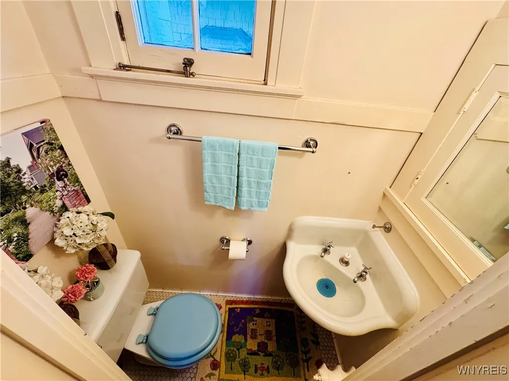 41 Saybrook Place, Buffalo, New York 14209, Buffalo, New York 14209, 4 Bedrooms Bedrooms, 9 Rooms Rooms,2 BathroomsBathrooms,Residential,Closed,41 Saybrook Place, Buffalo, New York 14209,B1611477