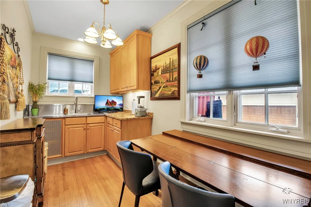 41 Saybrook Place, Buffalo, New York 14209, Buffalo, New York 14209, 4 Bedrooms Bedrooms, 9 Rooms Rooms,2 BathroomsBathrooms,Residential,Closed,41 Saybrook Place, Buffalo, New York 14209,B1611477