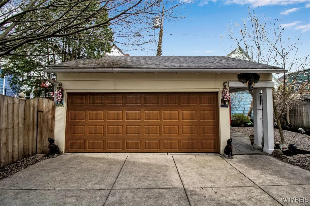 41 Saybrook Place, Buffalo, New York 14209, Buffalo, New York 14209, 4 Bedrooms Bedrooms, 9 Rooms Rooms,2 BathroomsBathrooms,Residential,Closed,41 Saybrook Place, Buffalo, New York 14209,B1611477