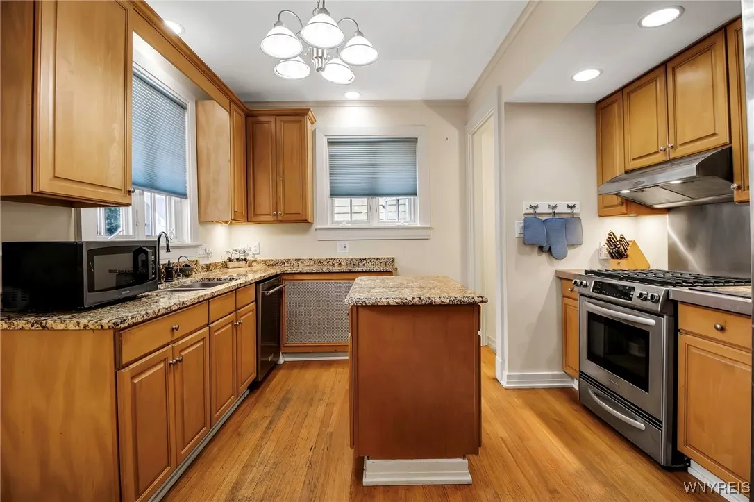 41 Saybrook Place, Buffalo, New York 14209, Buffalo, New York 14209, 4 Bedrooms Bedrooms, 9 Rooms Rooms,2 BathroomsBathrooms,Residential,Closed,41 Saybrook Place, Buffalo, New York 14209,B1611477
