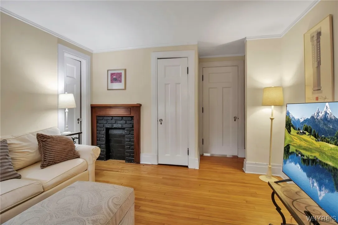 41 Saybrook Place, Buffalo, New York 14209, Buffalo, New York 14209, 4 Bedrooms Bedrooms, 9 Rooms Rooms,2 BathroomsBathrooms,Residential,Closed,41 Saybrook Place, Buffalo, New York 14209,B1611477