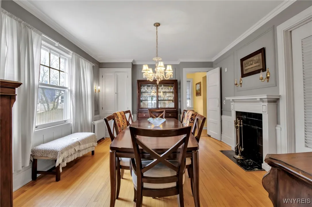 41 Saybrook Place, Buffalo, New York 14209, Buffalo, New York 14209, 4 Bedrooms Bedrooms, 9 Rooms Rooms,2 BathroomsBathrooms,Residential,Closed,41 Saybrook Place, Buffalo, New York 14209,B1611477