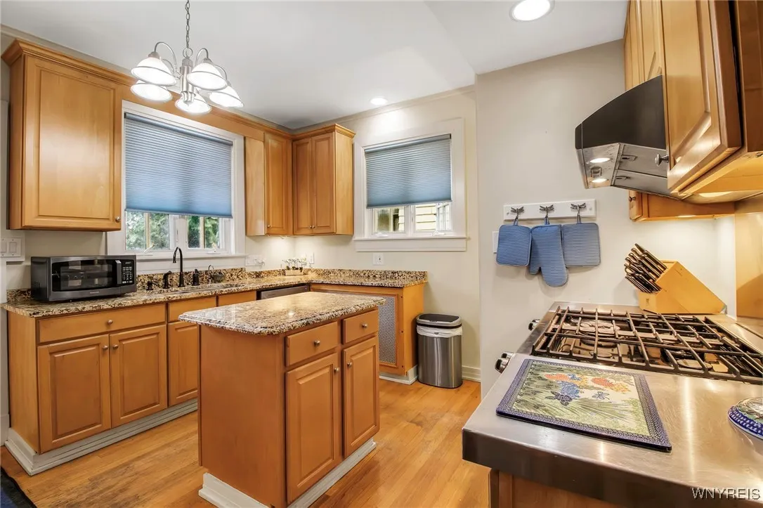 41 Saybrook Place, Buffalo, New York 14209, Buffalo, New York 14209, 4 Bedrooms Bedrooms, 9 Rooms Rooms,2 BathroomsBathrooms,Residential,Closed,41 Saybrook Place, Buffalo, New York 14209,B1611477